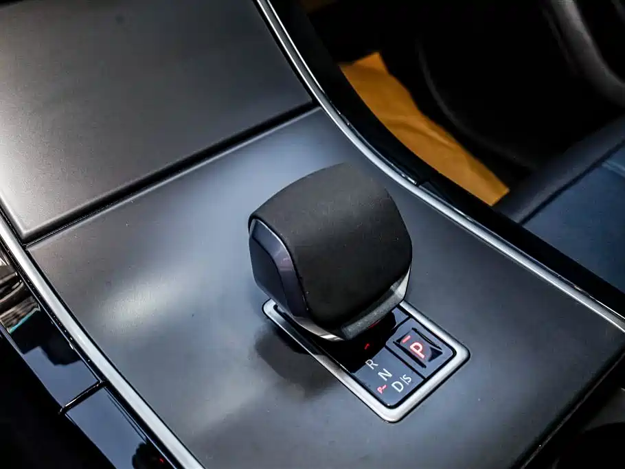 Land Rover Velar 2023 — фото 24