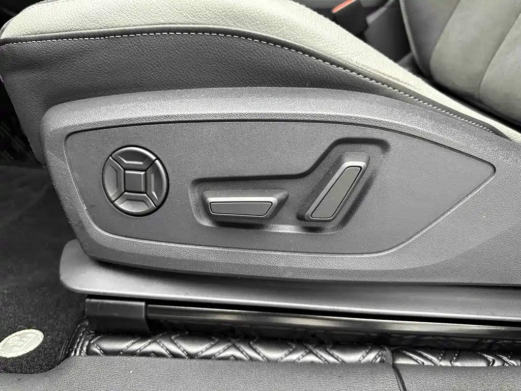 Audi Q3 2023 — фото 11