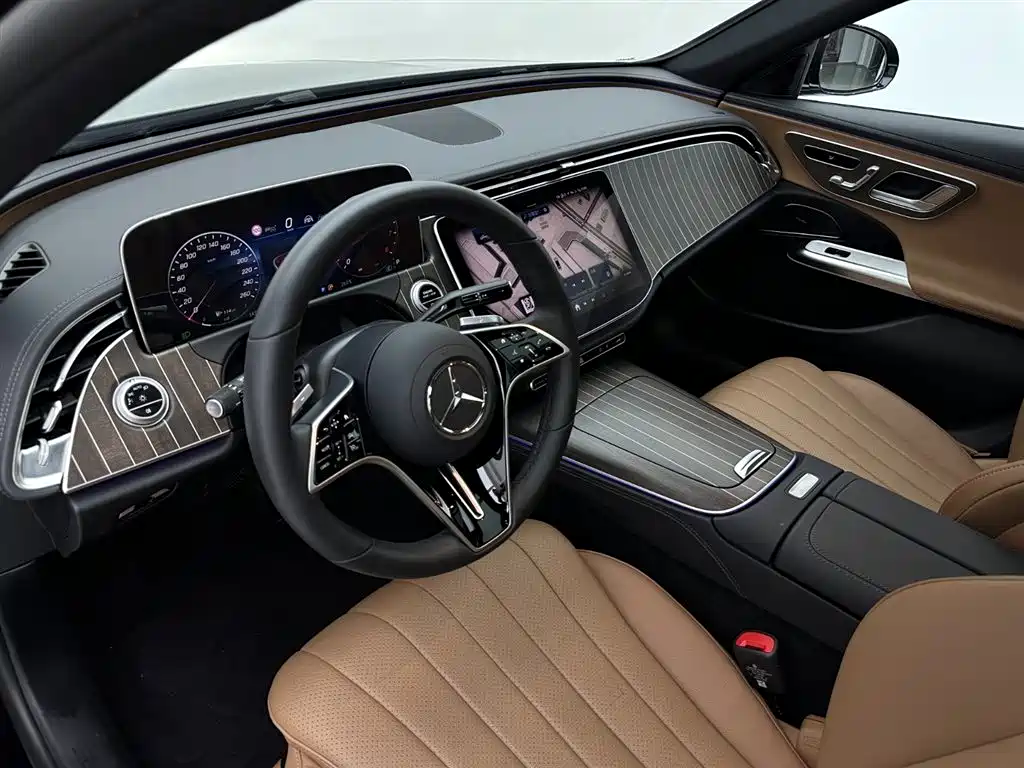 Mercedes-Benz E-Class 2025 — фото 16