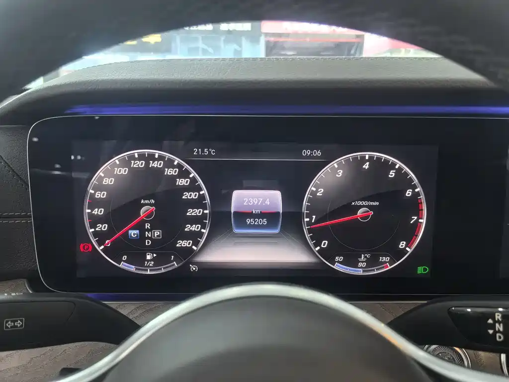 Mercedes-Benz E-Class 2019 — фото 19