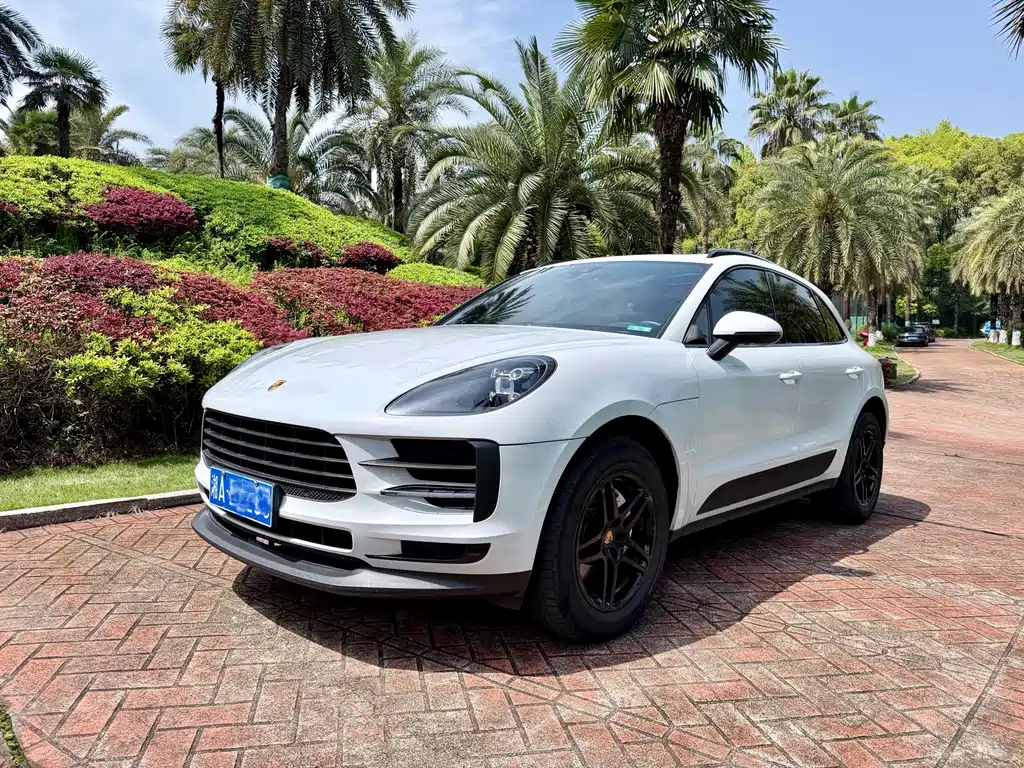 Porsche Macan 2019 — фото 1