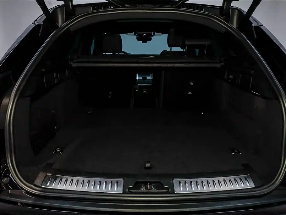 Land Rover Velar 2023 — фото 10
