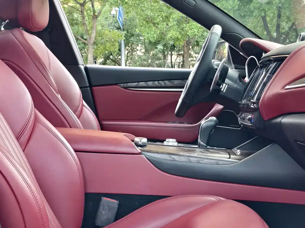 Maserati Levante 2017 — фото 14