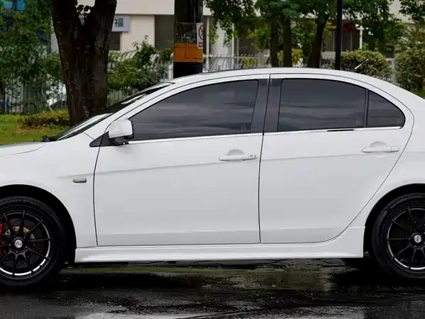 Mitsubishi Lancer EX 2011