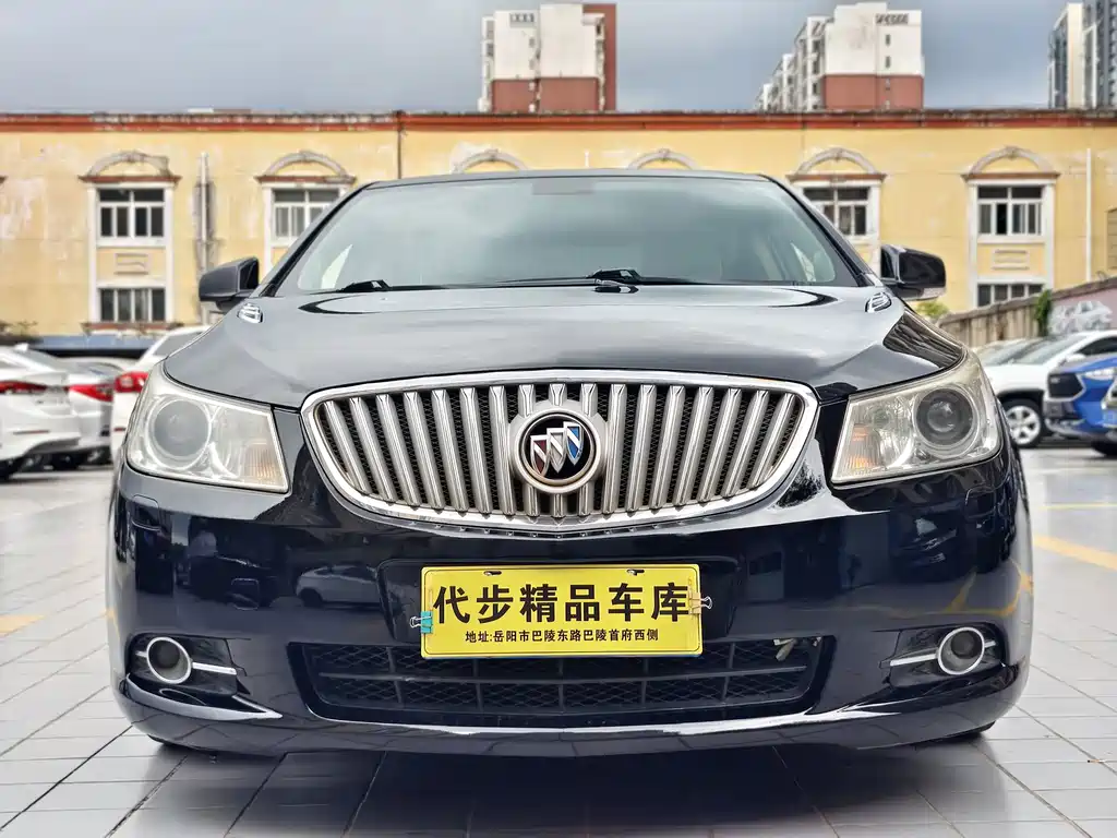 Buick LaCrosse 2010 — фото 2