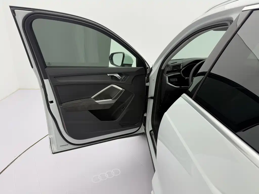 Audi Q3 2021 — фото 21