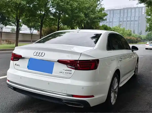 Audi A4L 2020