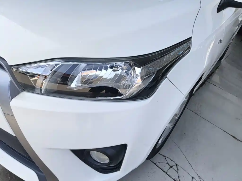 Toyota Yaris L 2015 — фото 24