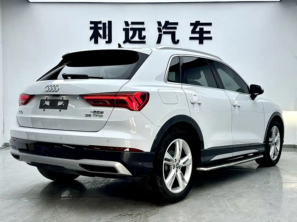 Audi Q3 2019 — фото 18