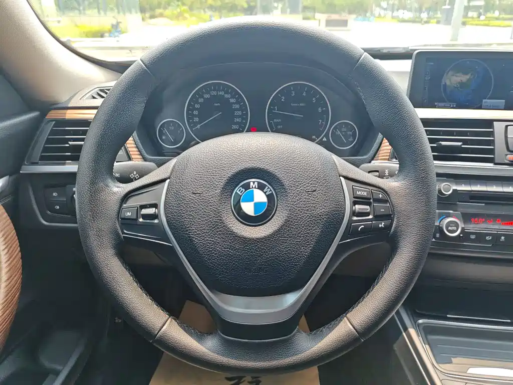 BMW 3 Series GT 2013 — фото 14