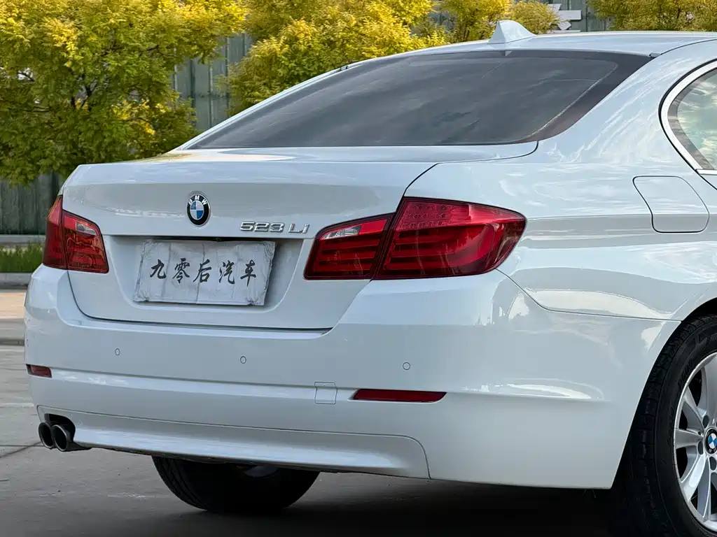 BMW 5 Series 2012 — фото 14