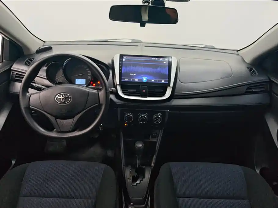 Toyota Yaris L 2018 — фото 12