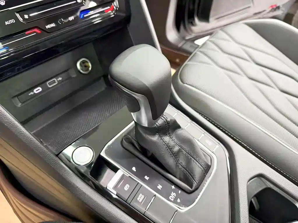 Volkswagen Tiguan L 2022 — фото 11