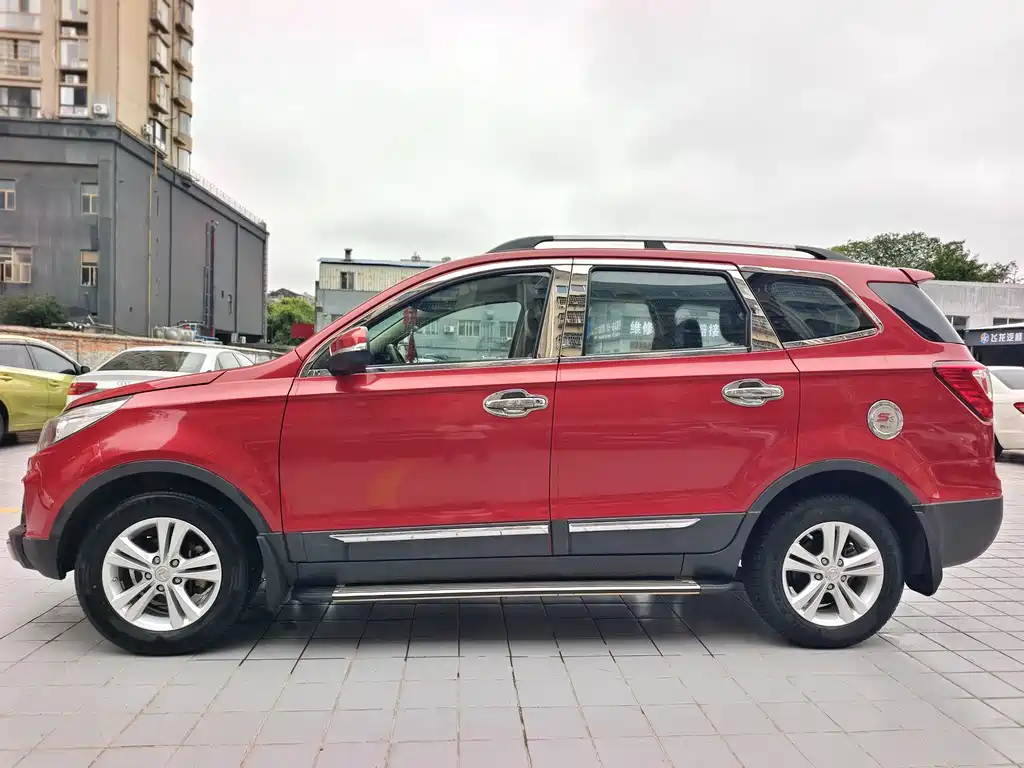 BAIC Huansu S3 2016 — фото 5