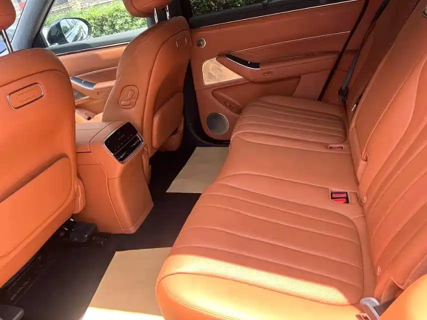 AITO M8 2025 — фото 6