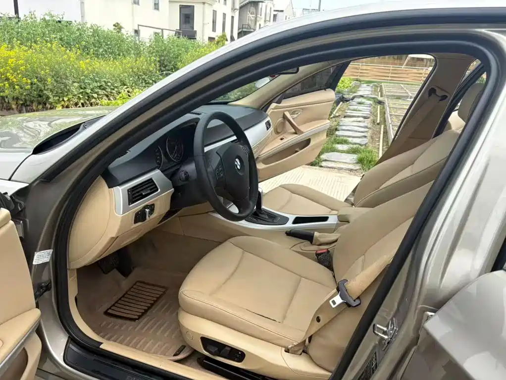 BMW 3 Series 2010 — фото 10