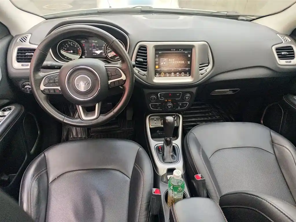 Jeep Compass 2018 — фото 10