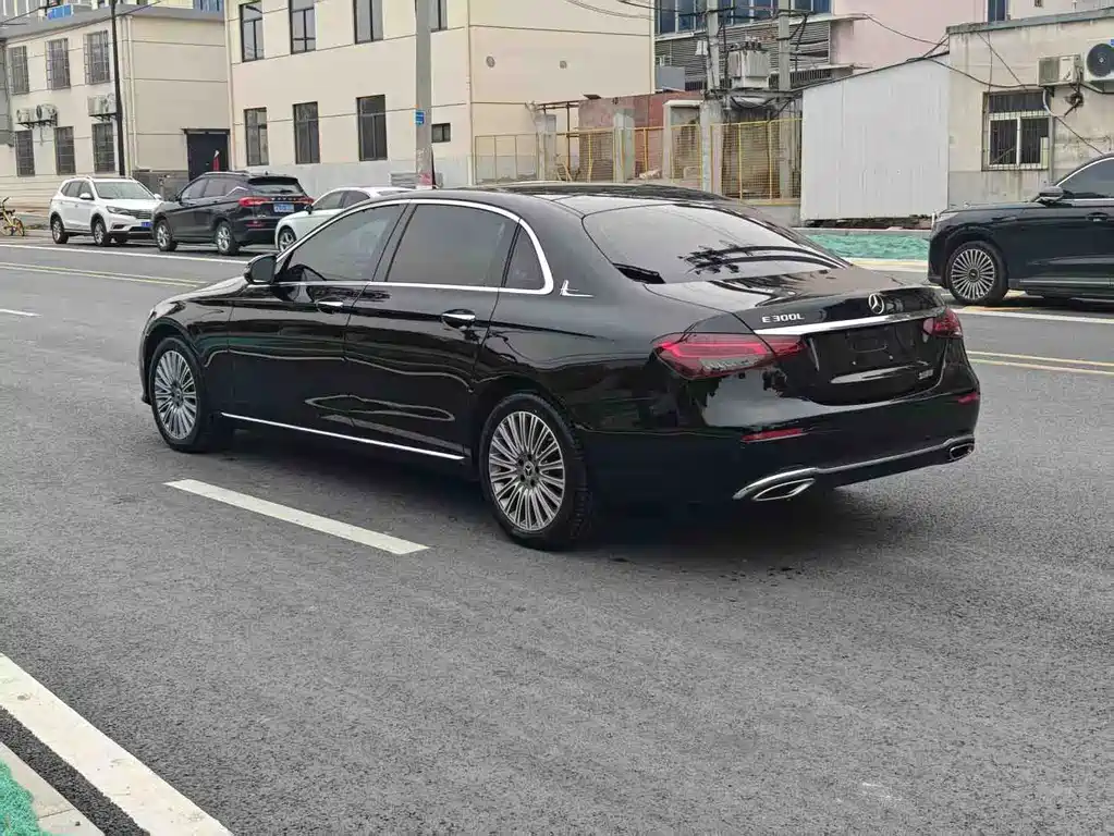 Mercedes-Benz E-Class 2023 — фото 3