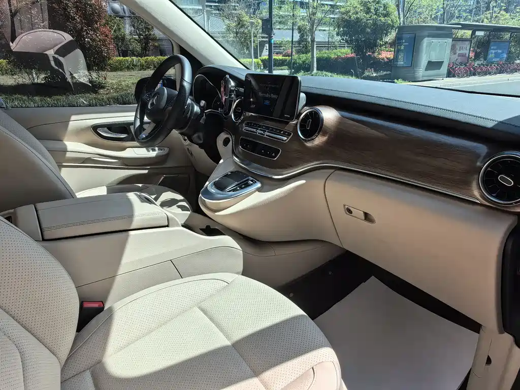 Mercedes-Benz V-Class 2022 — фото 12