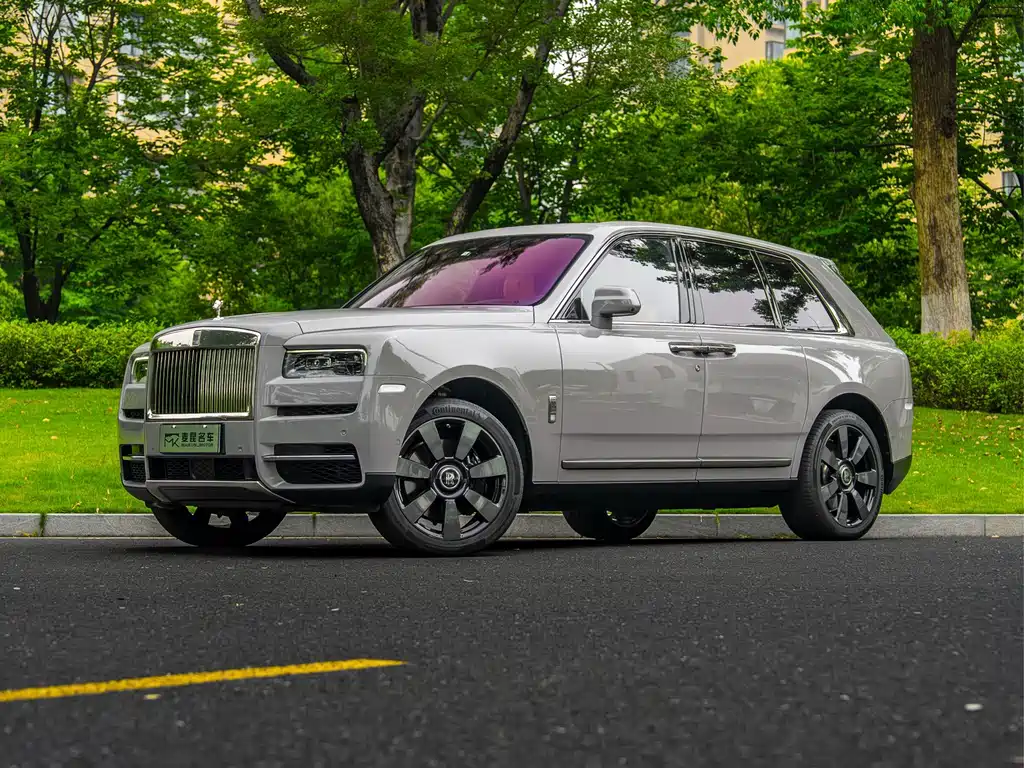 Rolls-Royce Cullinan 2022 — фото 1