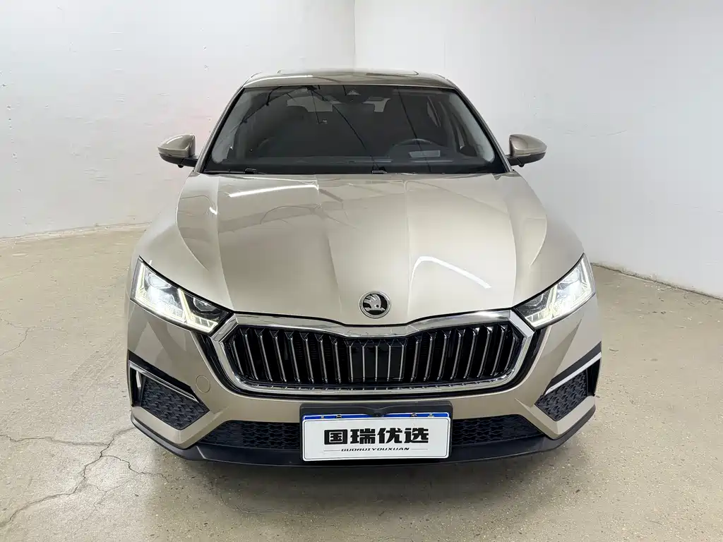 Skoda Octavia 2022 — фото 2