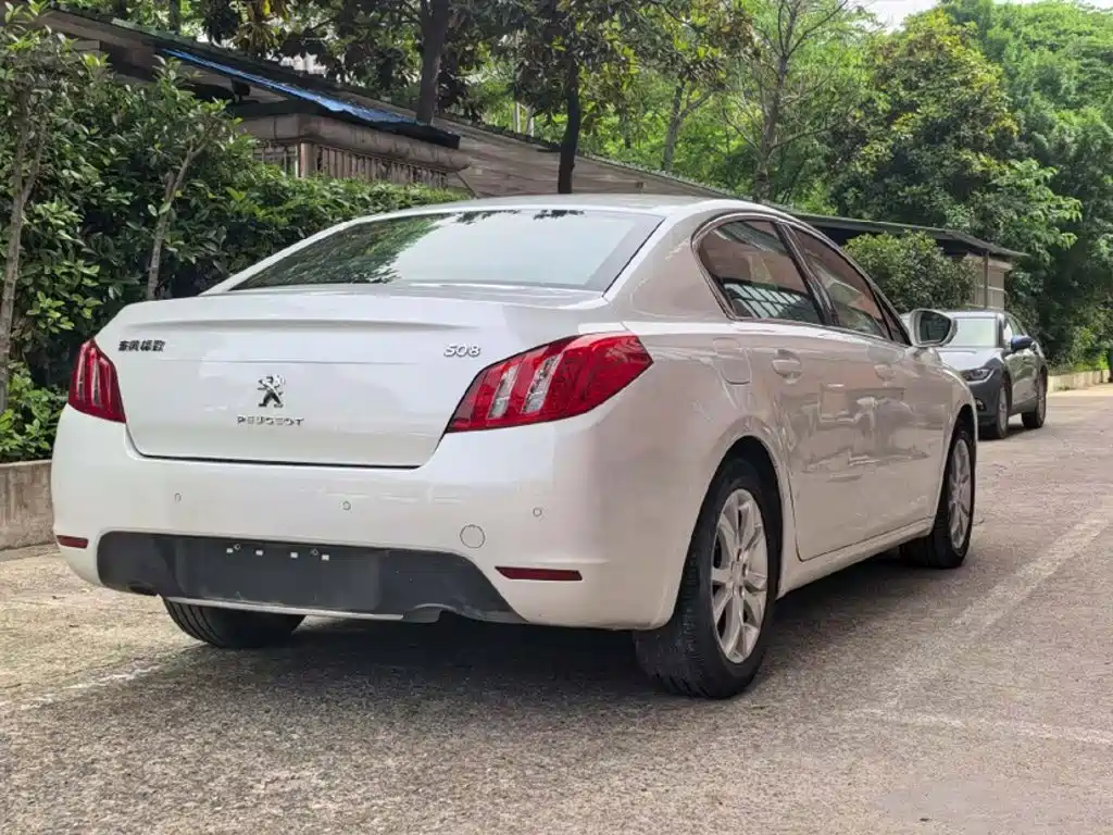 Peugeot 508 2014 — фото 11