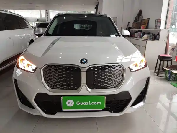 BMW iX1 2025