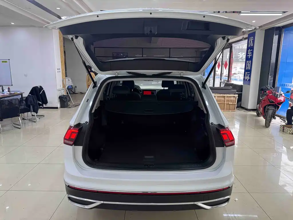 Volkswagen Tiguan L 2022 — фото 20