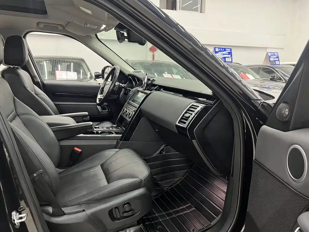 Land Rover Discovery 2018 — фото 15