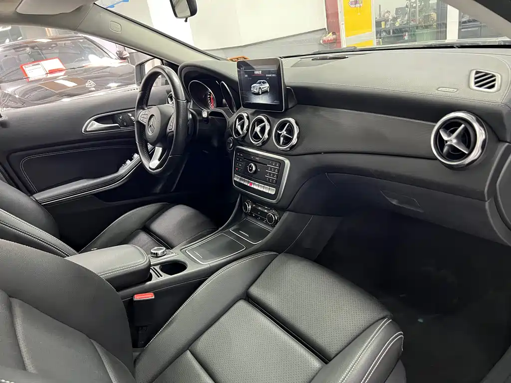 Mercedes-Benz GLA 2018 — фото 13