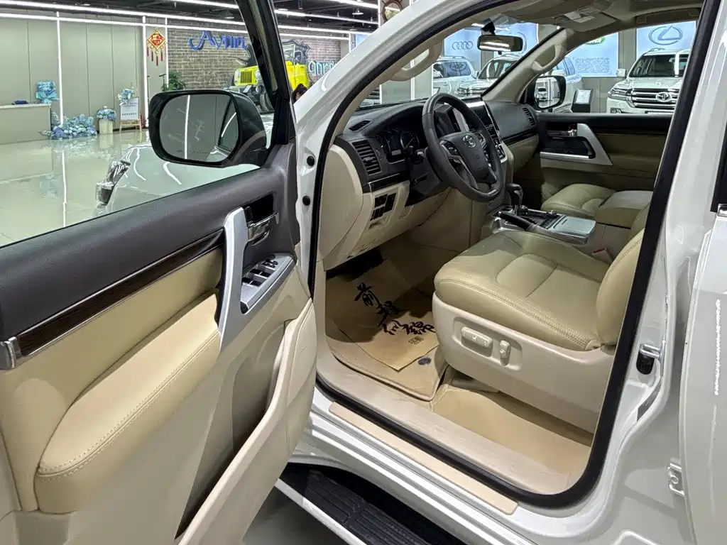 Toyota Land Cruiser 2020 — фото 9