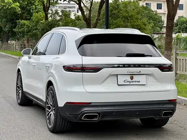 Porsche Cayenne 2021