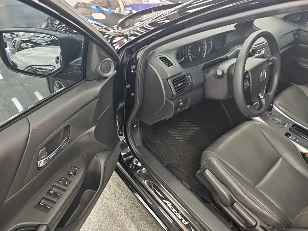Honda Accord 2017 — фото 16