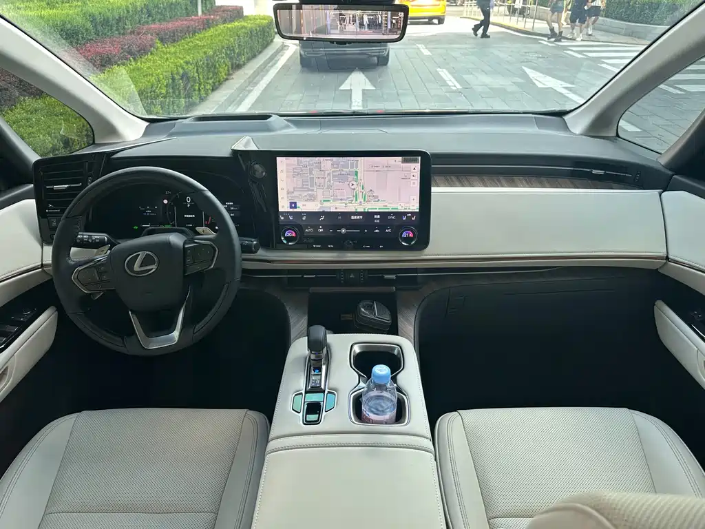 Lexus LM 2026 — фото 10
