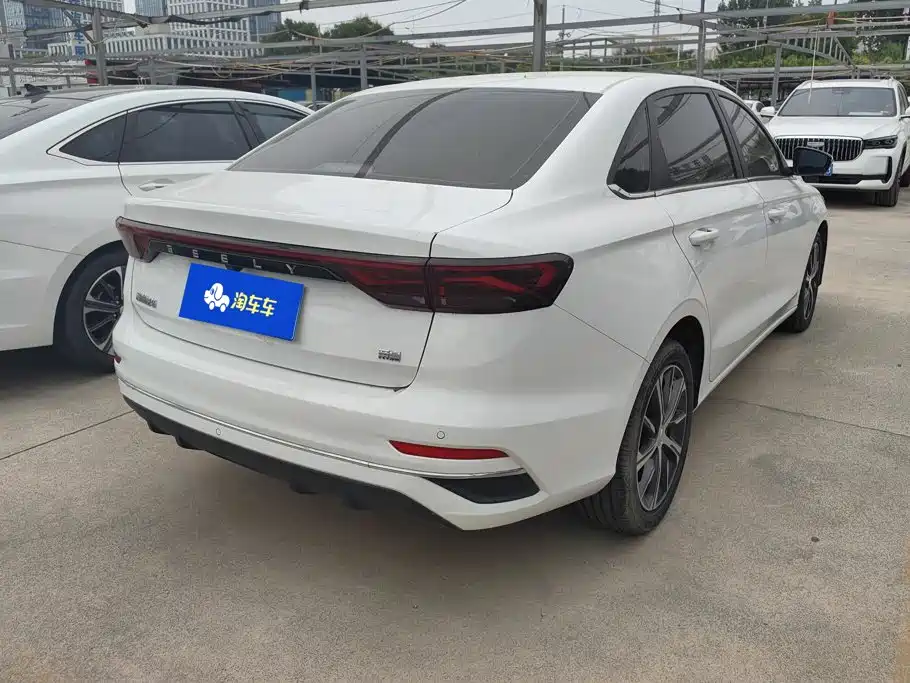 Geely Emgrand 2024