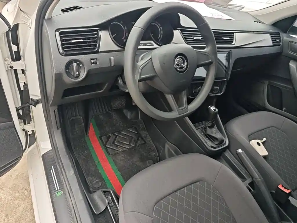 Skoda Rapid 2021 — фото 10
