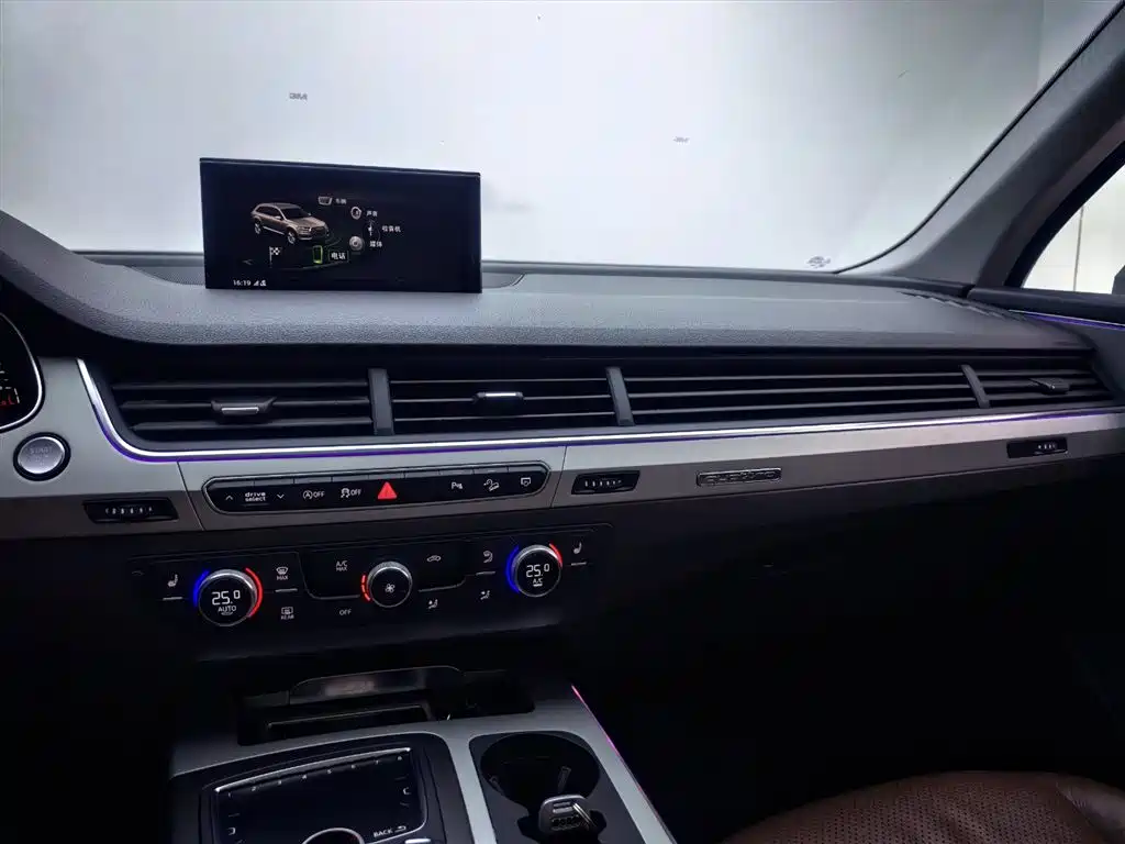 Audi Q7 2018 — фото 15