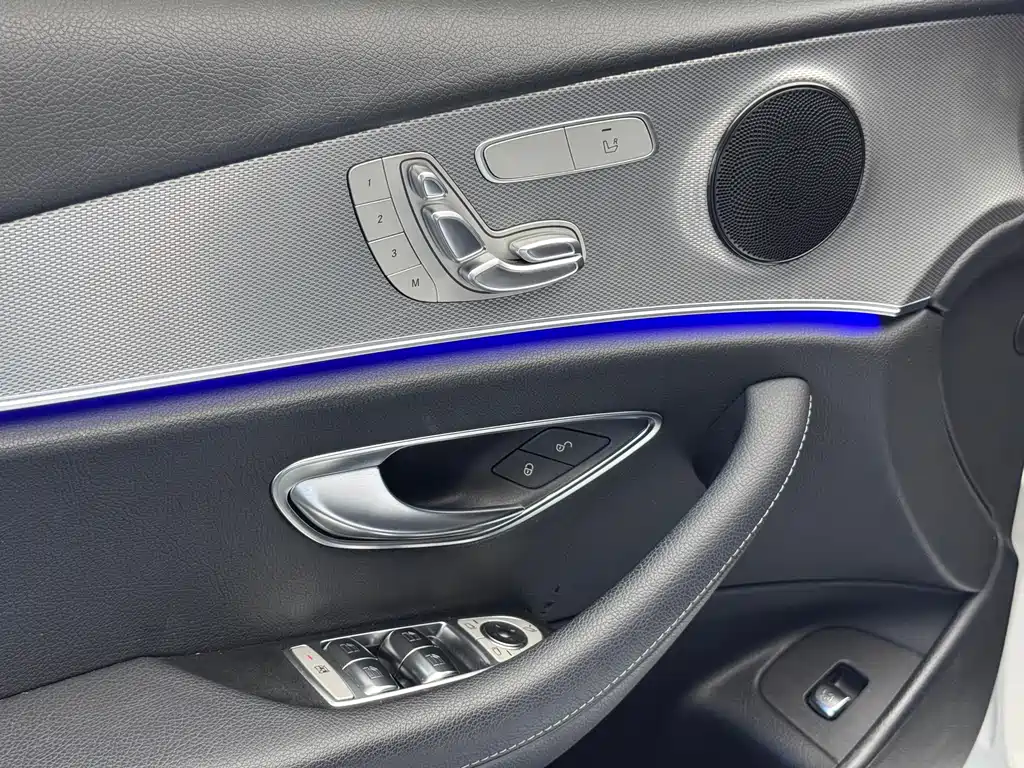 Mercedes-Benz E-Class 2019 — фото 11