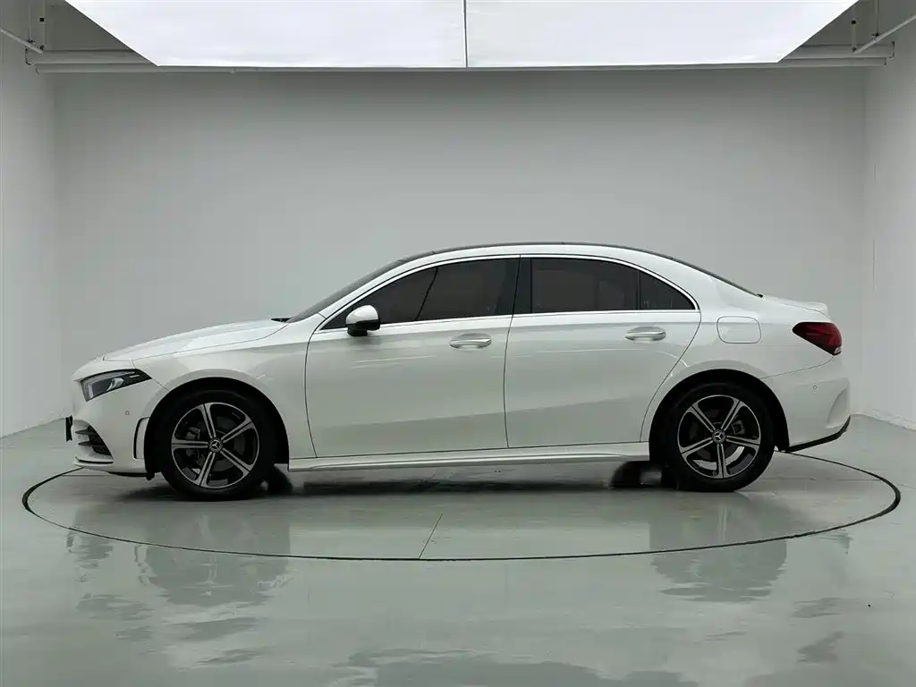 Mercedes-Benz A-Class 2022 — фото 9