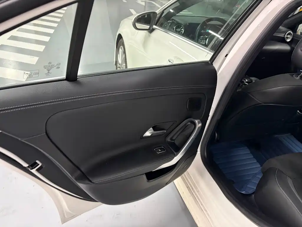Mercedes-Benz A-Class 2019 — фото 12