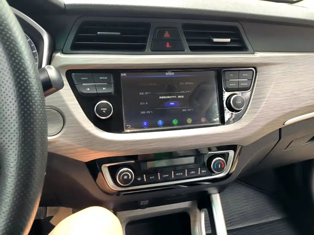 Geely Vision X3 2017 — фото 13