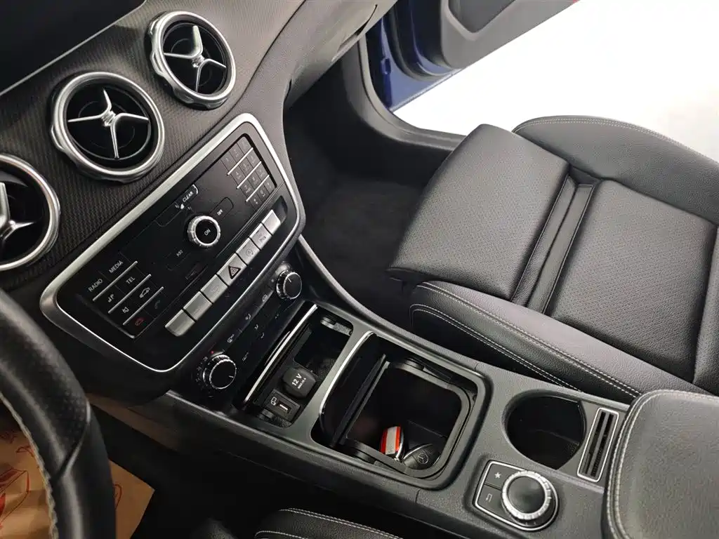 Mercedes-Benz GLA 2018 — фото 16
