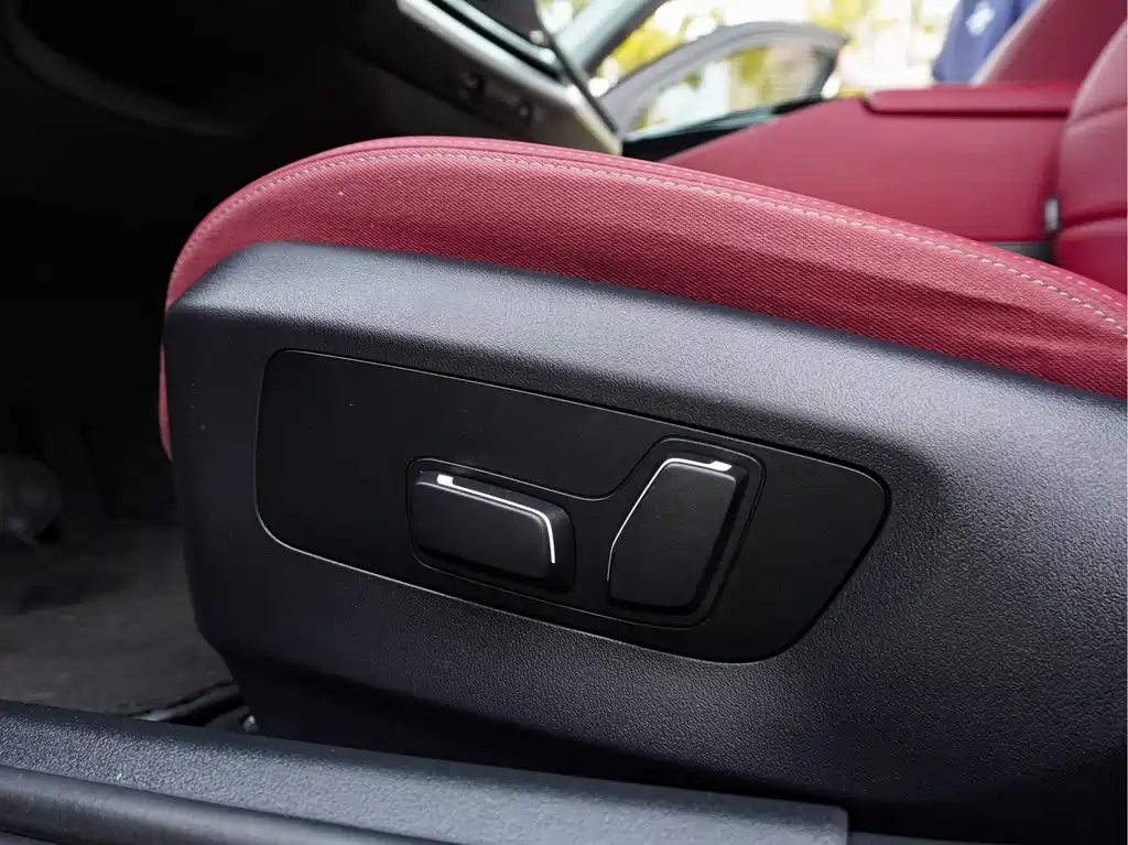 BMW 5 Series 2025 — фото 16