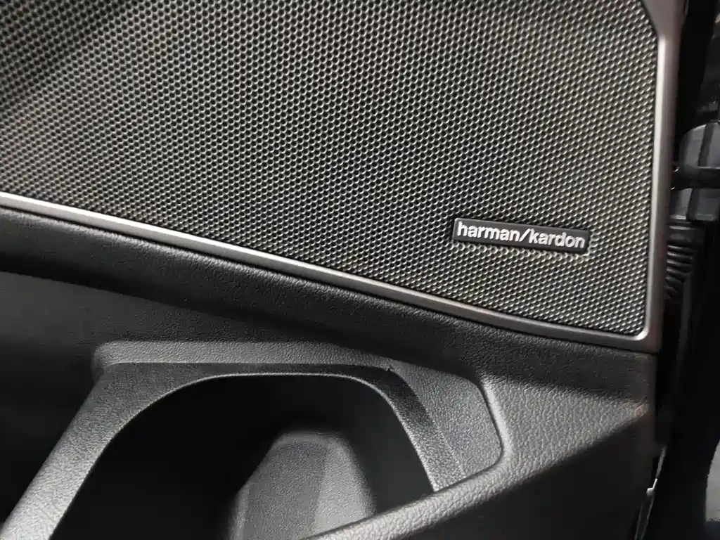 BMW 3 Series 2023 — фото 18
