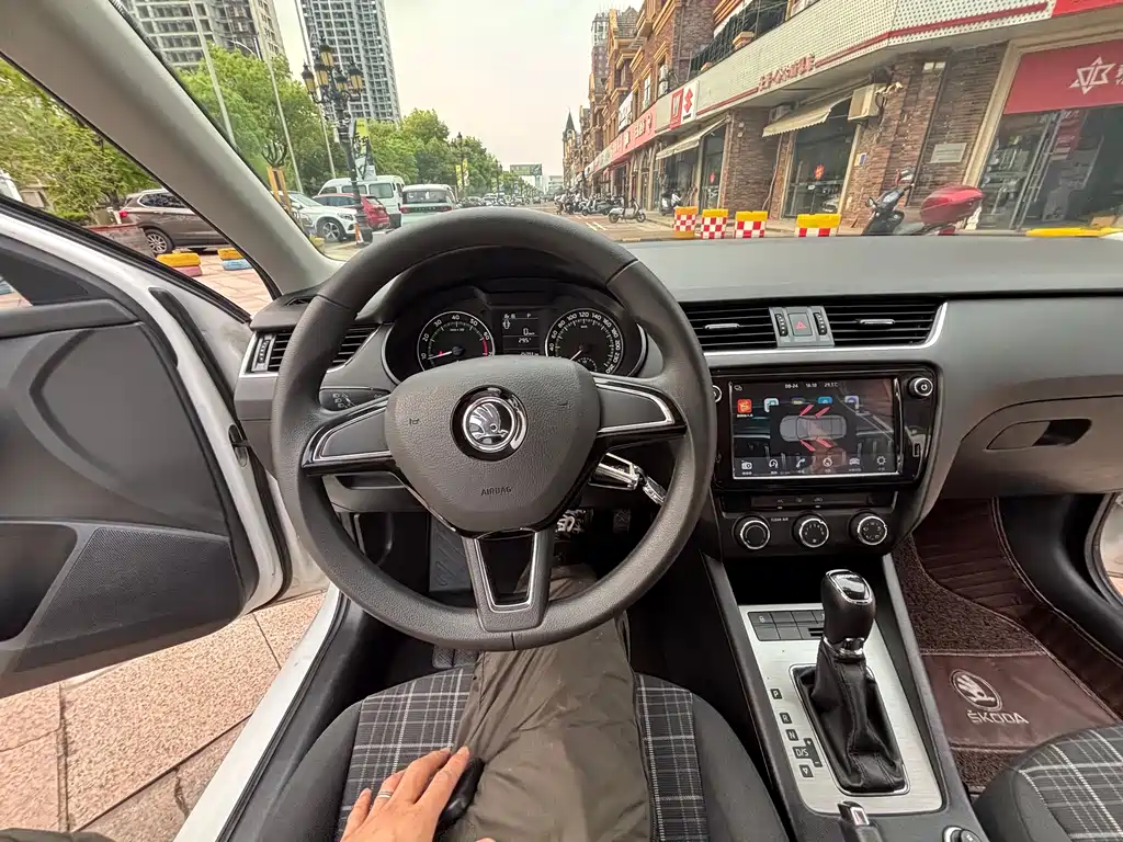 Skoda Octavia 2018 — фото 8