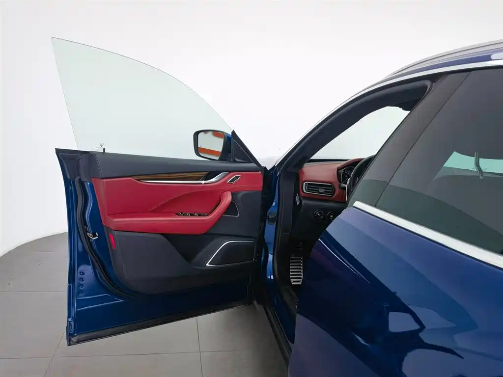 Maserati Levante 2018 — фото 19