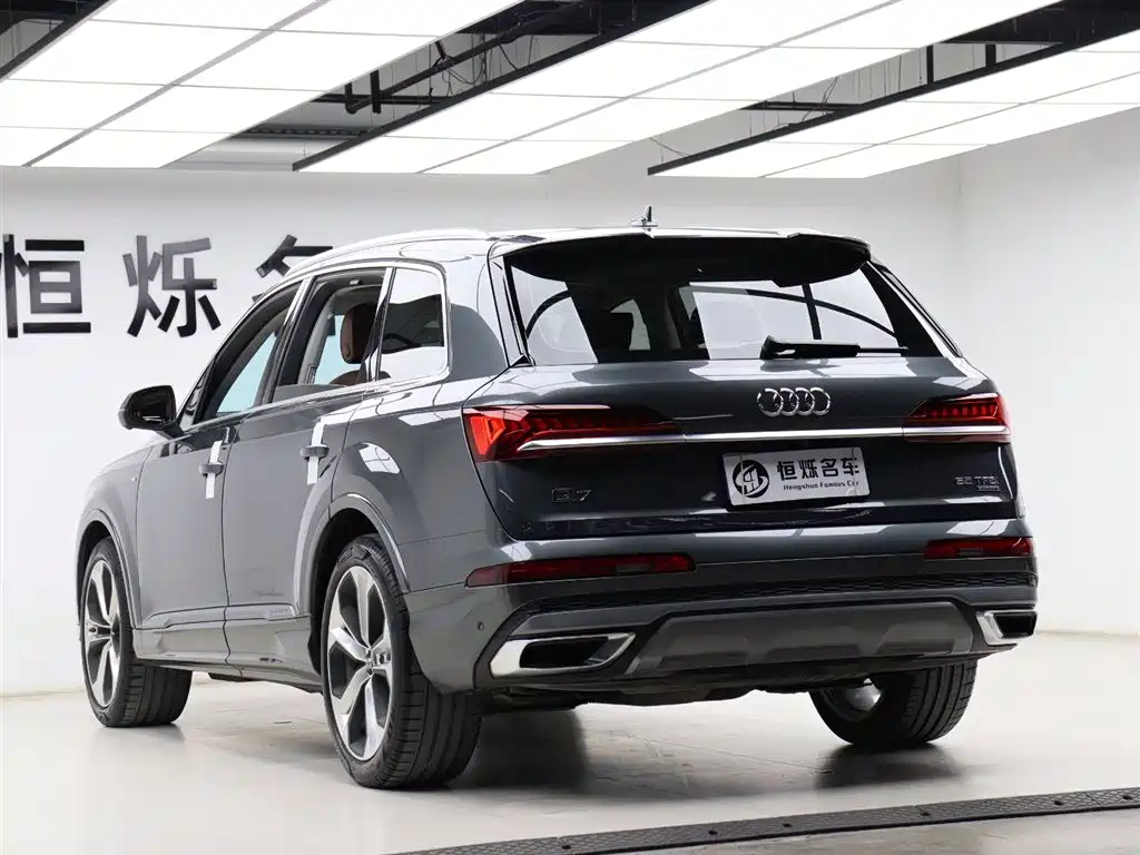Audi Q7 2021 — фото 29