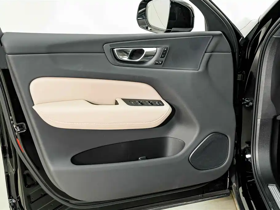 Volvo XC60 2026 — фото 18