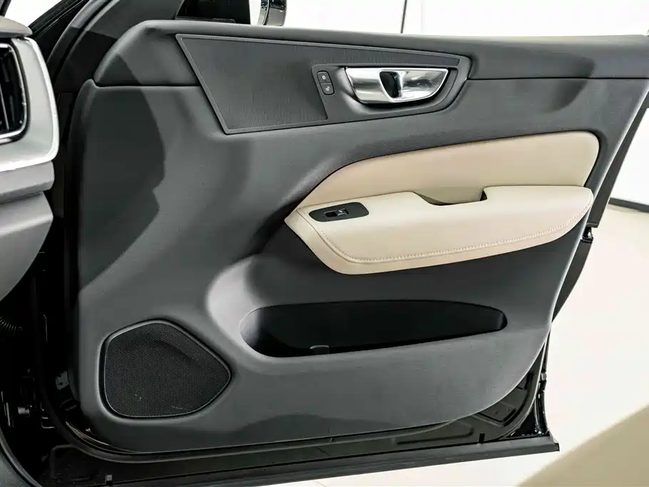 Volvo XC60 2026 — фото 17