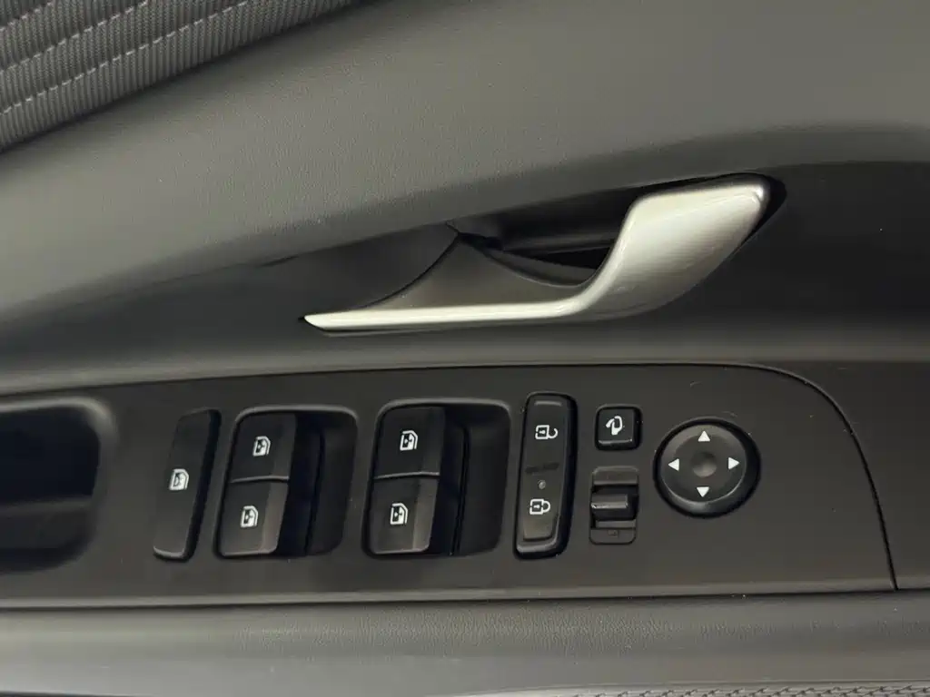 Hyundai Elantra 2023 — фото 13